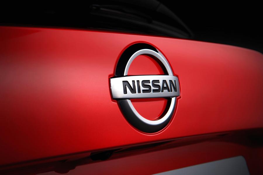 Логотип Nissan Juke 2019 года  (WW) (фото 37 из 65)